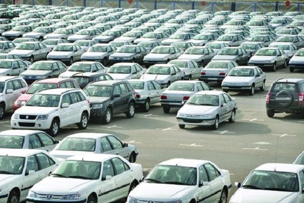 قیمت‌های دولتی رانت ایجاد کرده است/ علت جلوگیری از واردات خودرو
