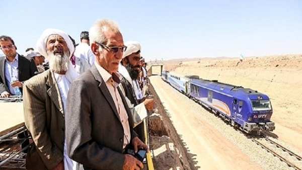 صادرات ایران به افغانستان ۶ برابر صادرات به اتحادیه اروپا/ کاهش هزینه تجار منطقه با افتتاح راه‌آهن خواف-هرات/ افزایش حضور شرکت‌های چینی در پروژه‌های عمرانی