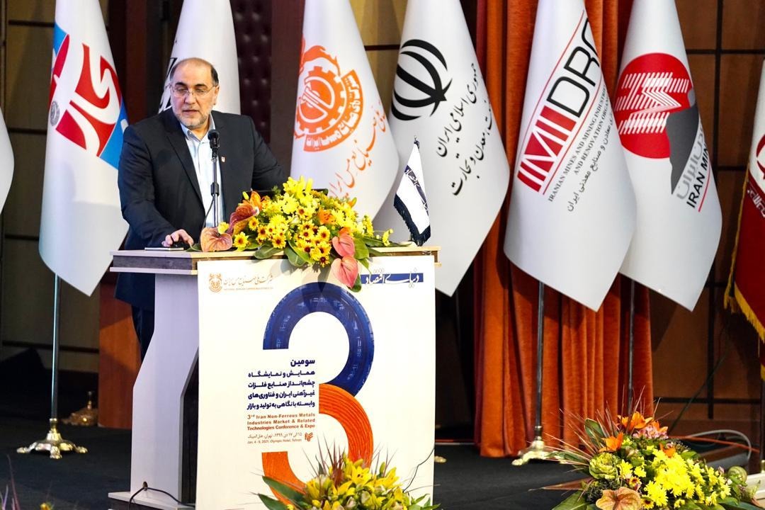 معدن زیان دهی در کشور نداریم