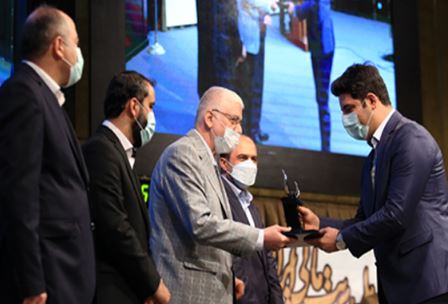 تندیس سیمین جایزه مدیریت مالی به کارآفرین رسید