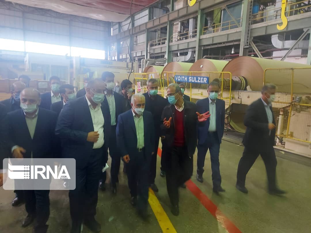 وزیر اقتصاد از شرکت چوب‌وکاغذ مازندران بازدید کرد