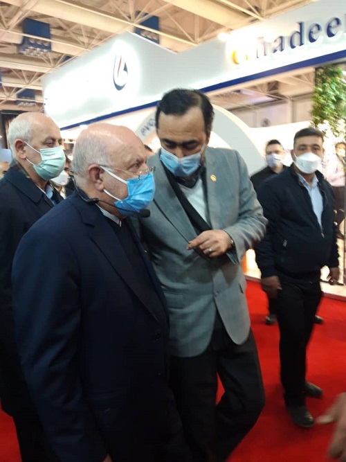 بازدید وزیر نفت از غرفه هلدینگ خلیج فارس در نمایشگاه ایران پلاست