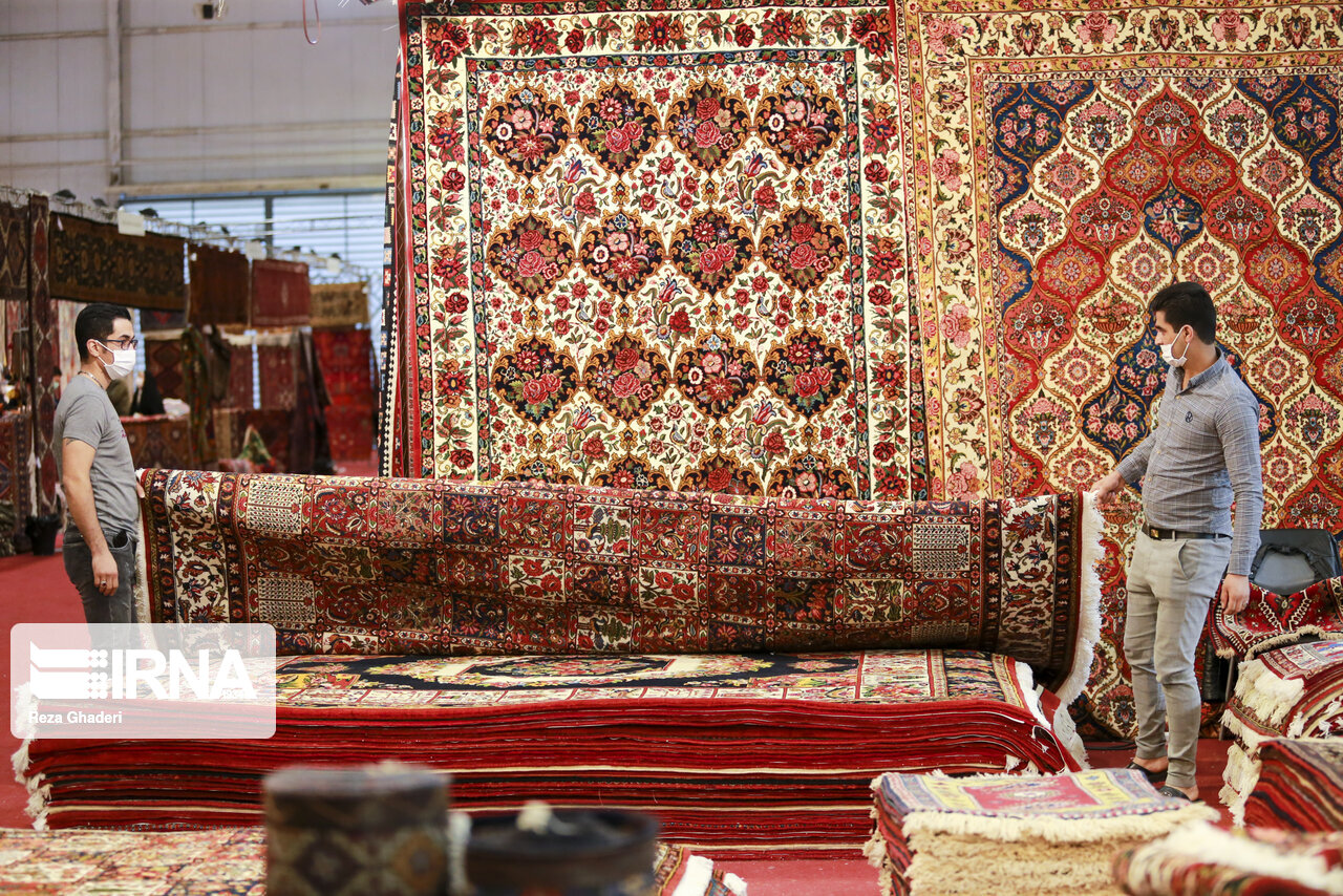 رییس مرکز ملی فرش ایران اعلام‌کرد:
                افزایش ۱۶.۴ درصدی صادرات فرش دستباف در ۹ ماهه امسال