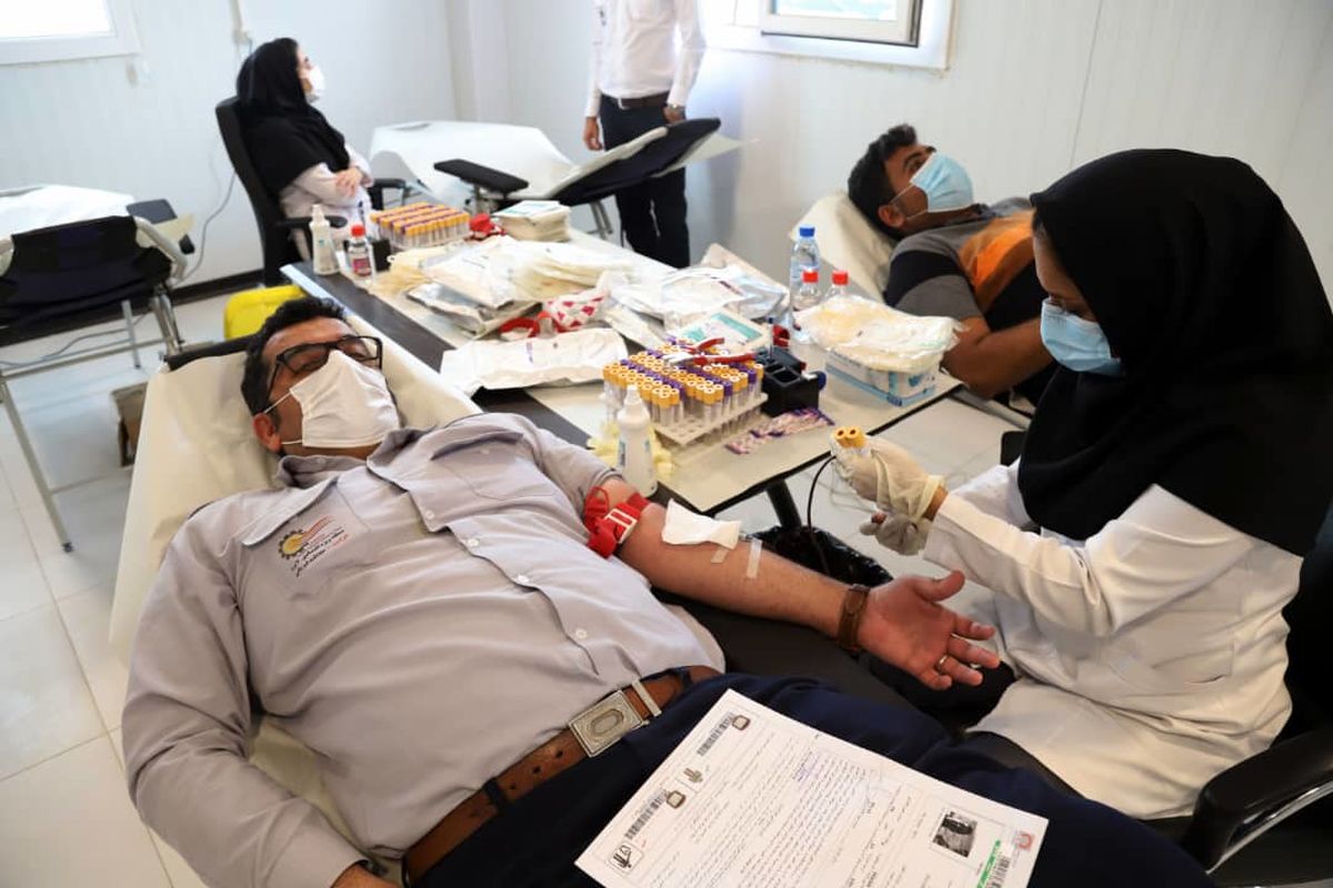 کارکنان منطقه ویژه اقتصادی لامرد به پویش«هدیه سرخ» پیوستند