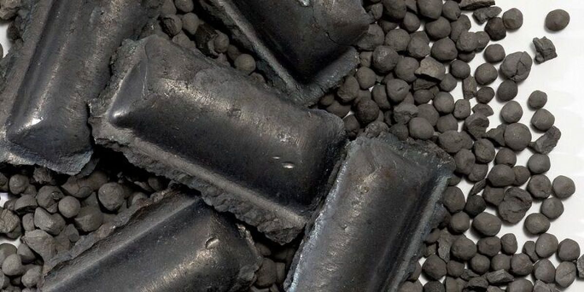 فولاد شادگان موسیقی تولید می‌نوازد