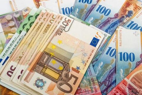 نرخ رسمی یورو کاهش یافت، پوند ثابت ماند