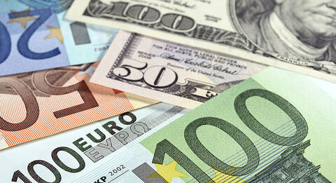 سقوط یورو در برابر دلار آمریکا