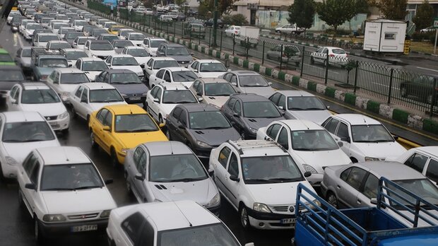 ترافیک سنگین در اکثر معابر و بزرگراه‌های شهر تهران