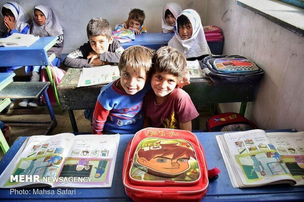 معلمی که برای تدریس زمین خود را فروخت