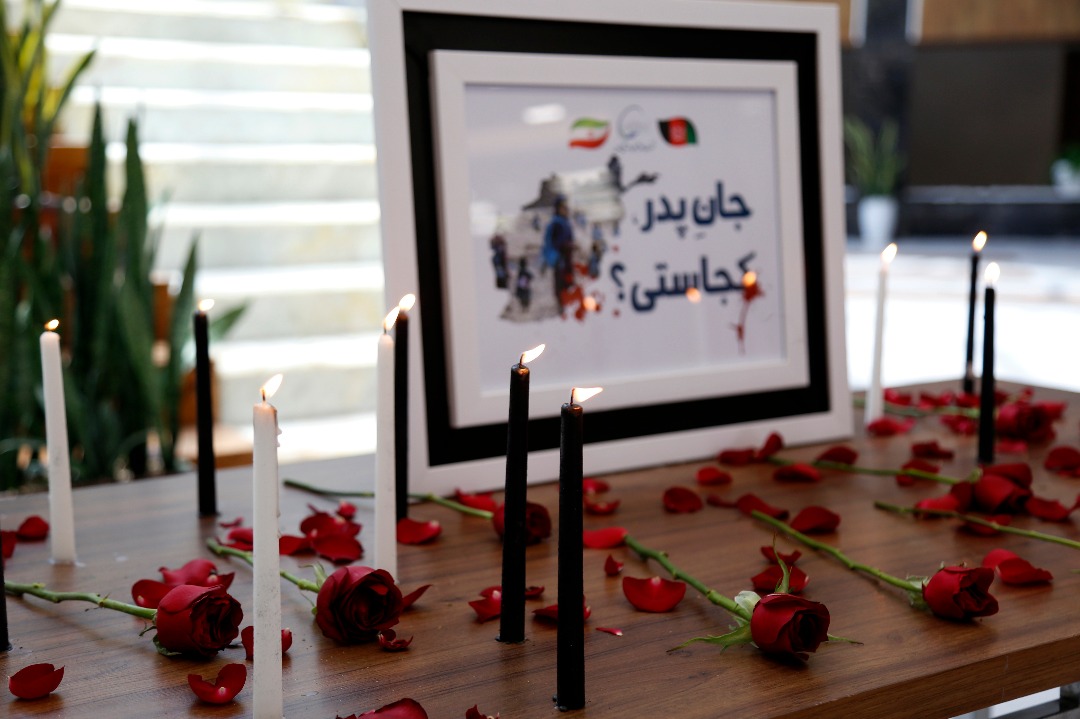 کارکنان بیدبلند خلیج فارس به یاد دختران مظلوم افغانستان شمع روشن کردند