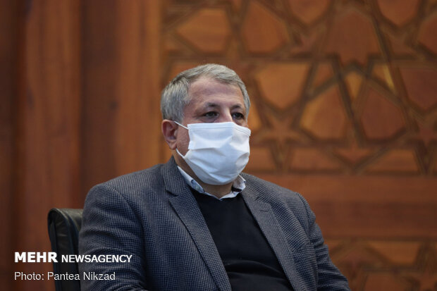 رئیس شورای شهر تهران رای خود را به صندوق انداخت