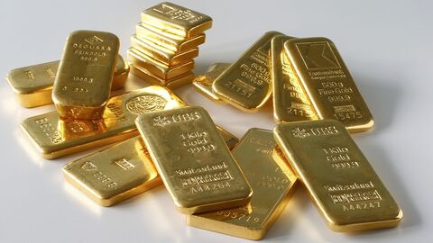 کاهش اندکی قیمت طلا و نقره در بازار جهانی