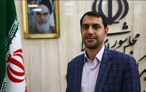 اعطای کارت اعتباری رشد نقدینگی را کاهش میدهد