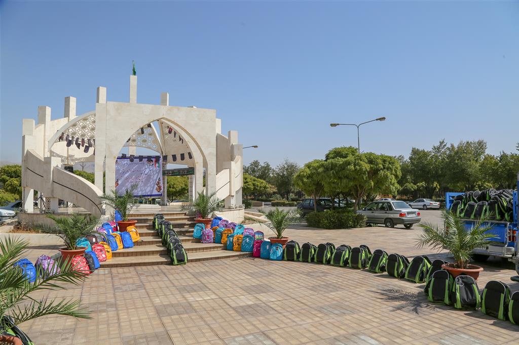 اهداء ۱۰۰۰ بسته لوازم التحریر ذوب آهن اصفهان به دانش آموزان