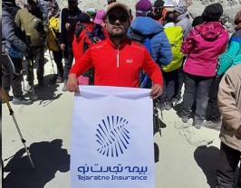 صعود کارشناس بیمه تجارتنو به قله دماوند