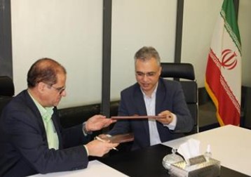 امضای تفاهم نامه همکاری آموزشی مابین کارگزاری بانک صنعت و معدن و انجمن مالی ایران