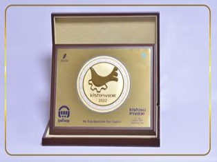 بیمه آسیا تندیس غرفه برتر نهمین نمایشگاه بورس، بانک، بیمه و خصوصی سازی را دریافت کرد