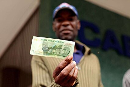 کاهش عجیب ارزش دلار زیمبابوه در برابر دلار آمریکا
