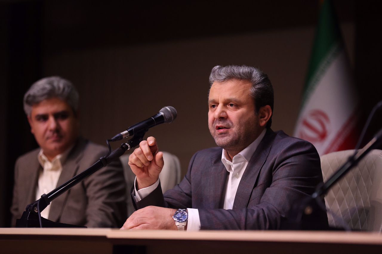 نشست صمیمی سرپرست و رئیس هیأتمدیره بانک آینده با جمعی از سهامداران