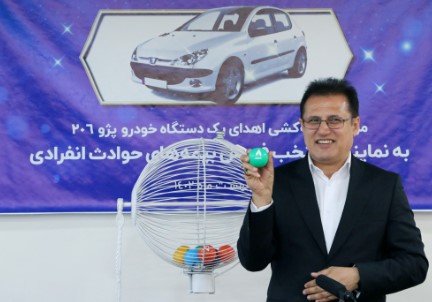 نماینده و برنده خوششانس جشنواره فروش بیمههای حوادث انفرادی بیمه دانا معرفی شد