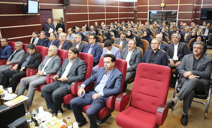 بررسی موانع و ارائه راهکارهای توسعه خدمات بخش ارز بازرگانی شعب تهران با حضور مدیران ارشد بانک