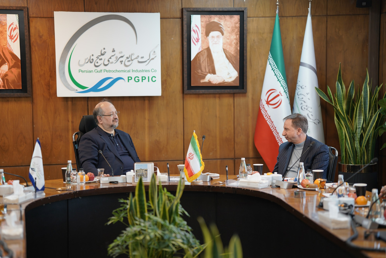 رضایتمندی خانواده ایثارگران از مهمترین اهداف دولت و نظام است/ همکاریهای هلدینگ خلیج فارس و بانک دی افزایش مییابد