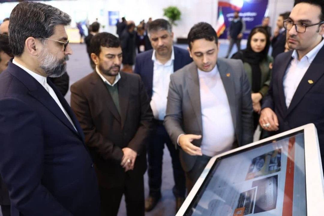 بازدید ریٔیس هیات عامل ایدرو از نمایشگاه توسعه صنعت مس در چشمانداز طرح کیمیا