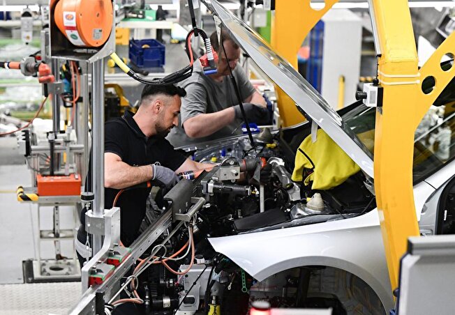 صنعت آلمان درگیر بحران؛ بیش از ۱۰۰،۰۰۰ نفر در یکسال بیکار شدند