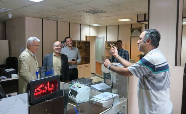 بازدید سرزده مدیرعامل پست بانک ایران از شعبه آیت ا… کاشانی