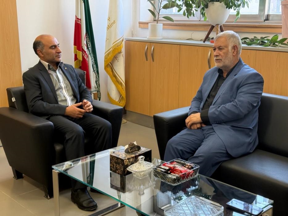 بازدید سرزده دکتر حسنپور نماینده مردم کرمان در مجلس شورای اسلامی از بانک صنعت و معدن این استان