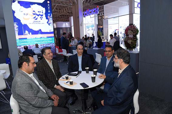 غرفه هلدینگ خلیجفارس، در کانون توجه تجار روسی و چینی