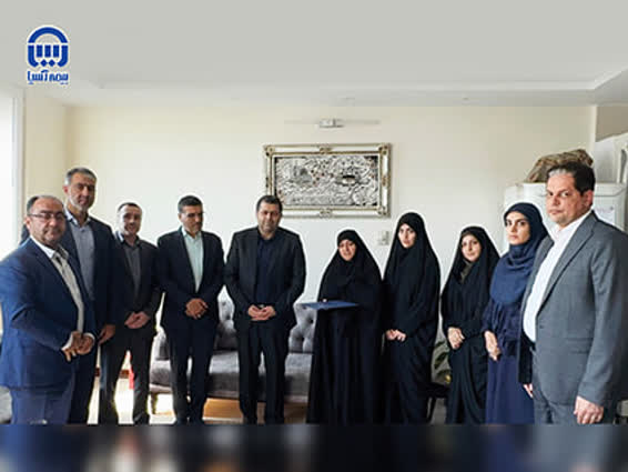 دیدار مدیرعامل بیمه آسیا با خانواده شهید سردار رستمیان