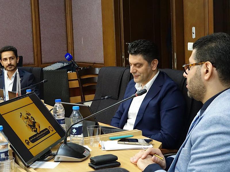 بررسی آینده خدمات تحلیل و مشاوره سرمایهگذاری دادهمحور و نقش رباتهای مشاور در تحول بازار سرمایه