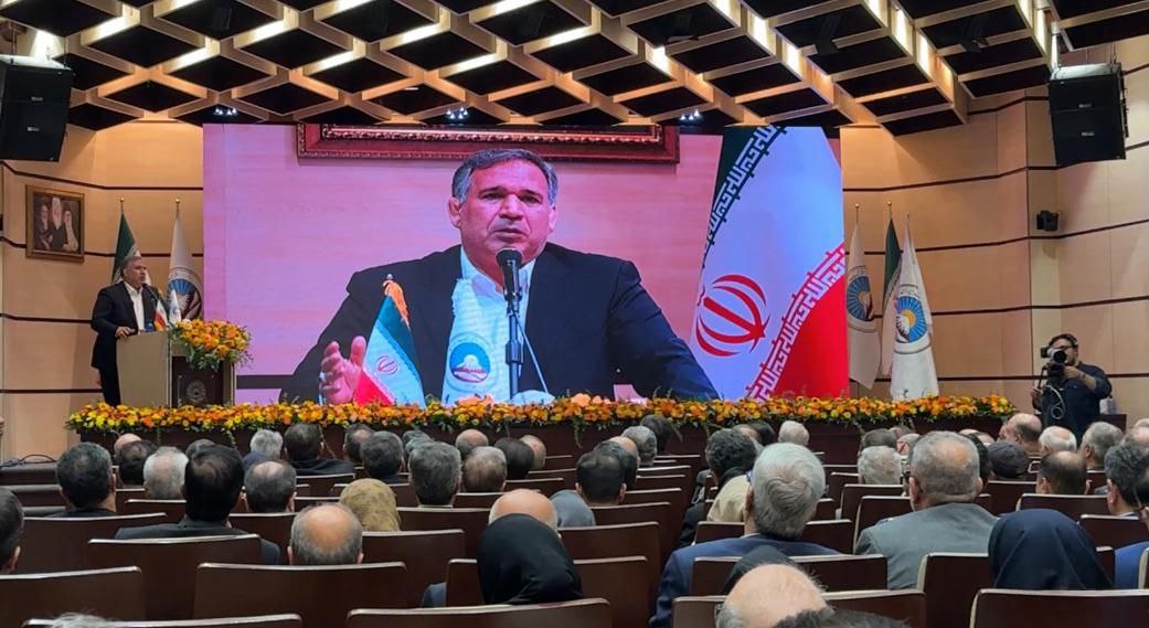 انتصاب مدیران متخصص در صنعت بیمه مورد توجه باشد