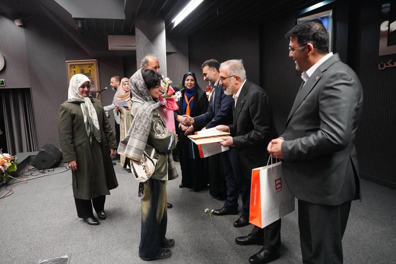 تقدیر از برترینهای کنکور سراسری خانواده بانک مسکن در آیین گرامیداشت روز زن