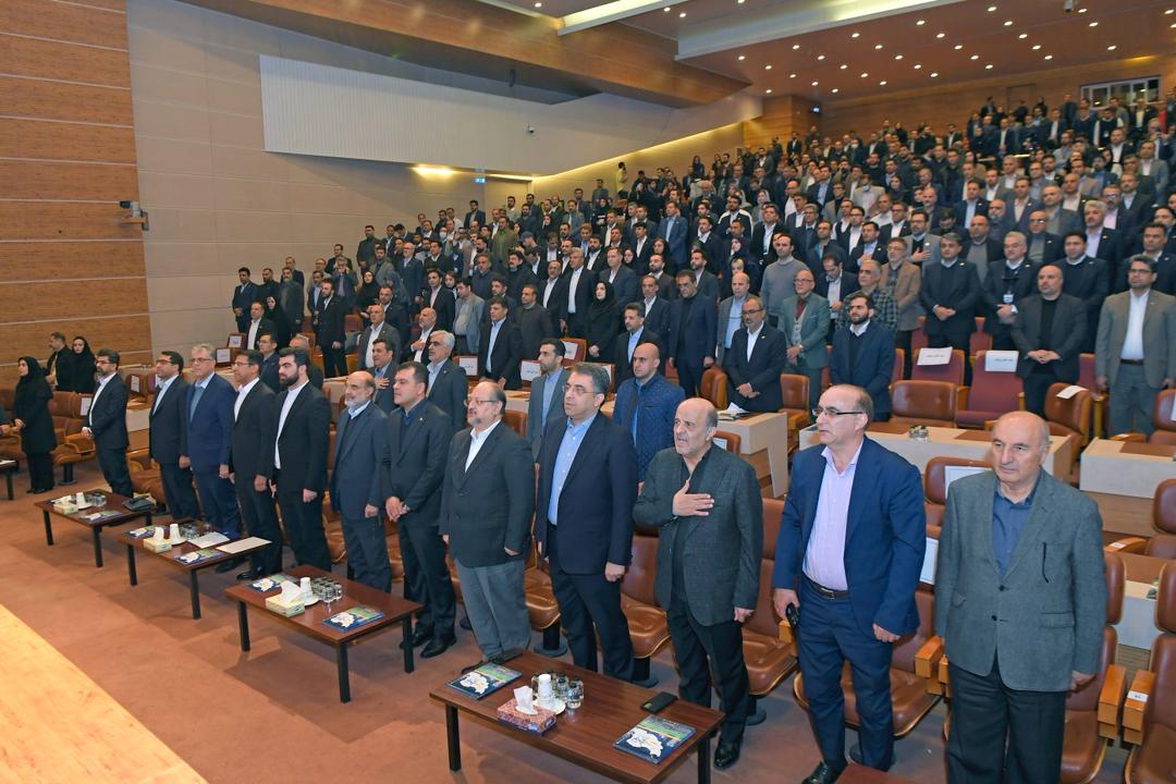 شریعتمداری: تبدیل ایده به محصول لازمه بقای صنعت است