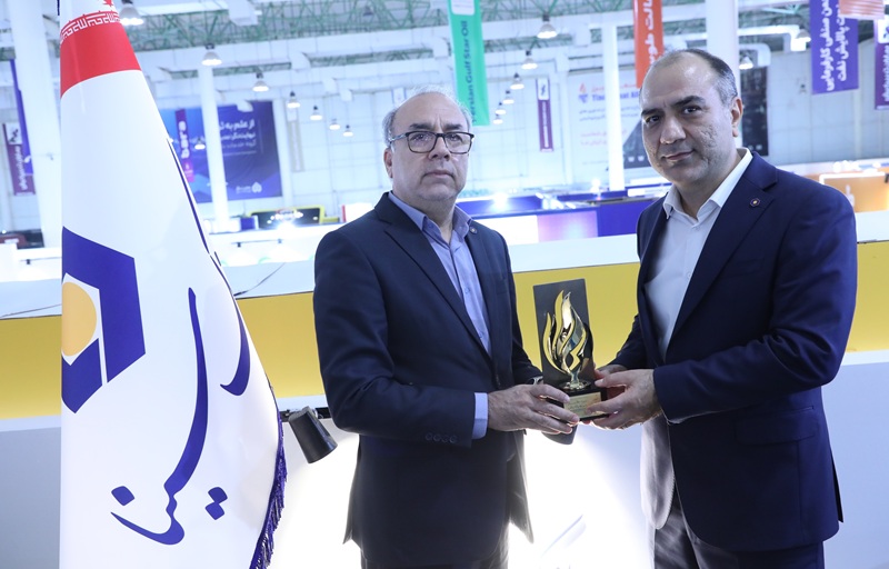 پایان هفتمین نمایشگاه نفت و گاز و پتروشیمی با اهدای تندیس به بانک سینا