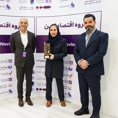 اهدای تندیس هفتمین نمایشگاه و همایش تخصصی نفت، گاز، پتروشیمی و پالایش به گروه اقتصادنوین