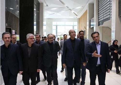 استاندار کرمانشاه به همراه دکتر پرتوافکنان عضو هیأت مدیره بانک سپه با حضور در بیمارستان حکیم از بخشهای مختلف این مرکز درمانی بازدید کردند