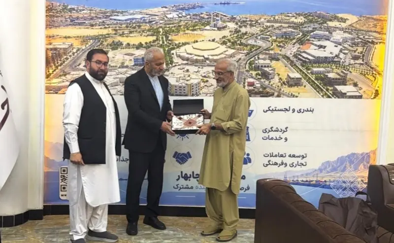 بازدید سفیر جمهوری اسلامی ایران در افغانستان از غرفه منطقه آزاد چابهار در نمایشگاه کابل